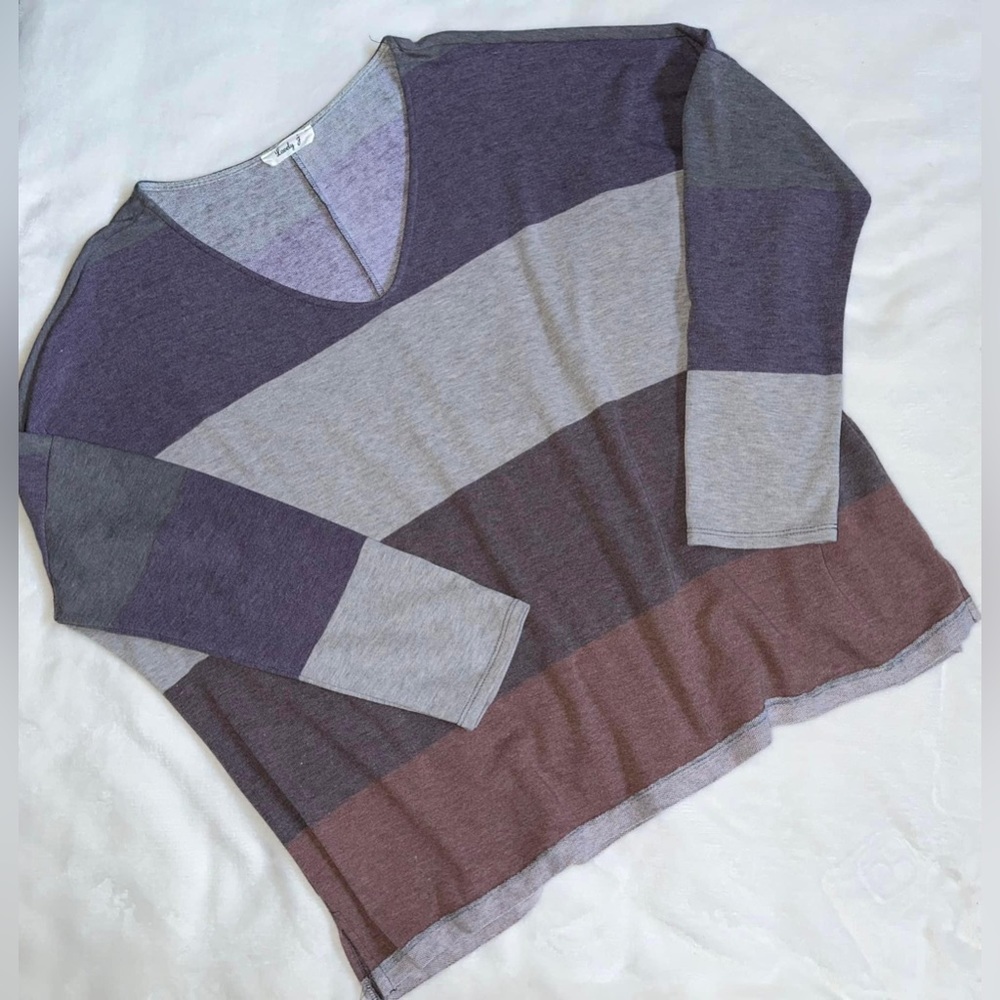 Lovely J lightweight sweatshirt top dolman sleeve
1X EUC